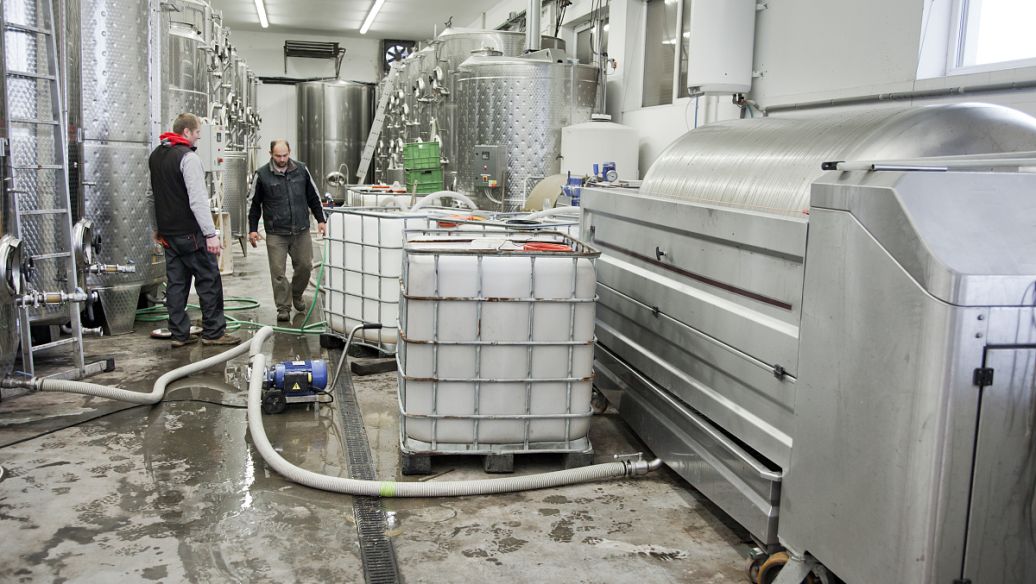 化學(xué)工業(yè)清洗起泡怎么辦？哪種消泡劑可以消除泡沫？