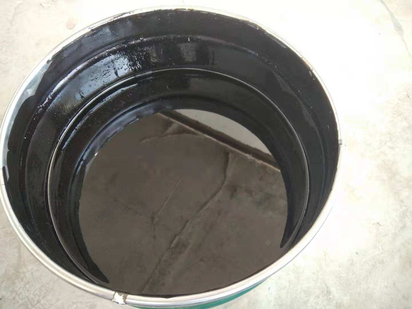 油性聚氨酯出現(xiàn)泡沫是怎么回事？起泡原因分析